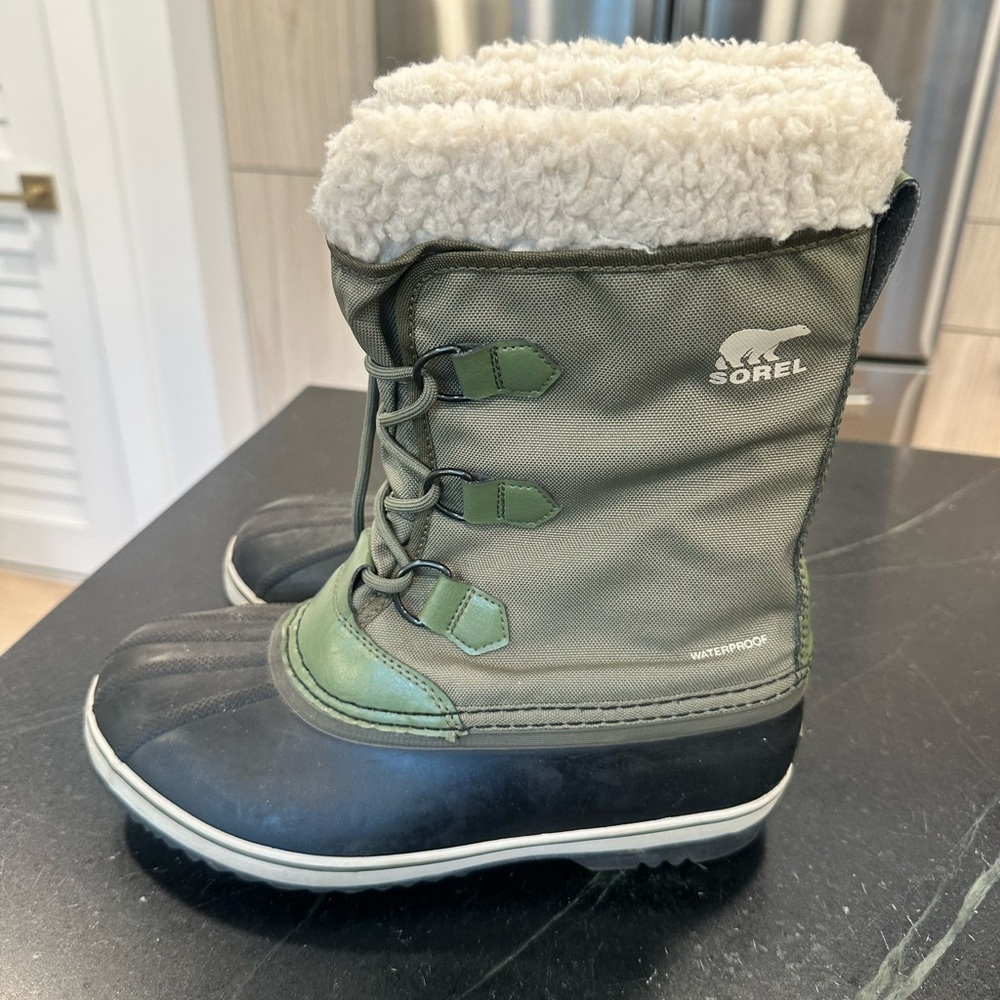 Women’s Sorel Caribou Boot Rare Color